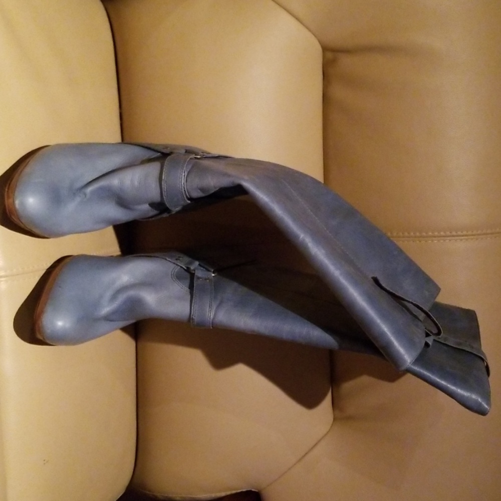 Boots - Picture 2 of 8